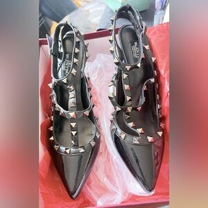Source Unknown Black Patent Studded Heels